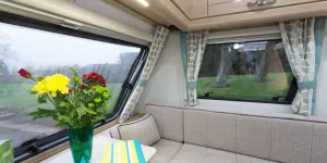 web-5-Turquoise-and-bright-green-curtains-inject-sunny-hues-02708