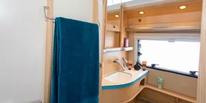 Two-good-sized-towel-rails-are-on-the-door-20850