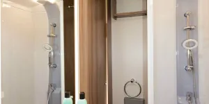 The-shower-is-on-the-nearside-of-the-central-washroom-65640