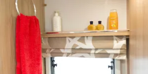 A-Roman-blind-is-a-nice-touch-of-refinement-in-the-shower-room-06947