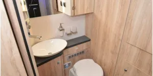 Eura Mobil Integra Line 695 LF washroom