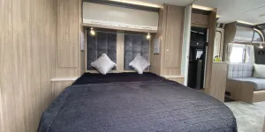 The-headboard-61196