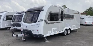 The-exterior-of-the-Coachman-Laser-875-30005