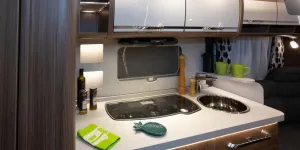 Knaus-Sudwind-North-Star-590-kitchen-22361