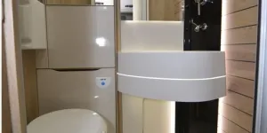 Mobilvetta K-Yacht 80 A-class motorhome washroom