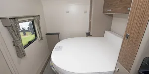 Swift-Edge-494-transverse-bed-51230
