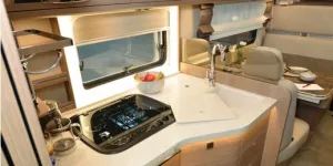 Morelo-Palace-Alkoven-overcab-motorhome-kitchen-13225