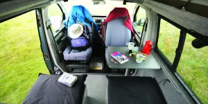 5_1_Practical_and_comfortable_seating_for_four_DSC_1845-20596