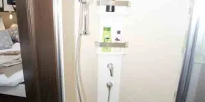 Morelo-shower-19723