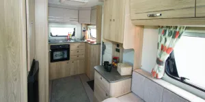 The-422-looks-and-feels-much-more-spacious-than-its-compact-dimensions-would-suggest-w800-89240