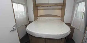Carado-island-bed-00563