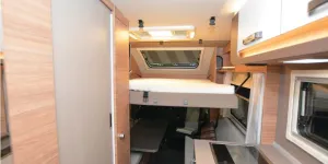 Weinsberg Xcursion Van 500 LT low-profile motorhome bed