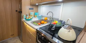 web-Light-streams-down-from-the-forward-edge-of-the-kitchen-surface-49159