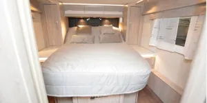 Coachman Travel Master Imperial 845 bed