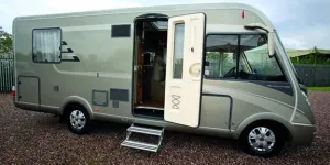 rhp_DETAIL - ZOOM IN ON DOOR HYM PREM 13