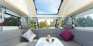 An-enormous-sunroof-arches-over-the-lounge2-62312