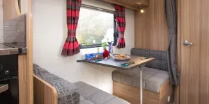 web-2-Secluded-dining-for-two,-out-of-the-way-on-the-offside-77951