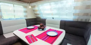 A-large,-substantial-table-and-loads-of-seating-space-w1000-01980
