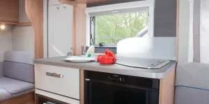 Weinsberg-400-LK-kitchen-courtesy-of-Richard-Chapman-18260