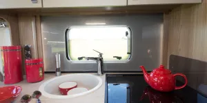 web-5-The-kitchen-wall-has-lighting-fitted-behind-it-09982