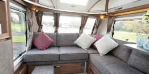 Alaria-longes-look-so-domestic!-07957