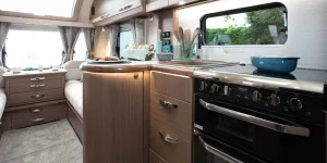 A-rim-of-light-highlights-the-edge-of-the-kitchen-surface-14359