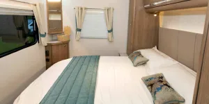 bedroom-almost-square-88603