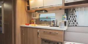Knaus-Northstar-590-kitchen-02666