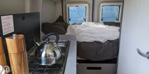 The Etrusco CV 600 DB high-top campervan interior