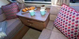 Maximum-settee-length-has-been-achieved-by-the-absesnce-of-a-windowsill-on-either-side-of-the-chest-of-drawers-03355