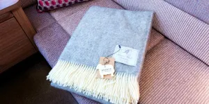 A-high-quality-woolen-throw-is-part-of-the-options-pack-02839