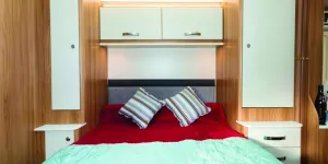 White-cabinet-doors-create-a-crisp,-modern-look-49079
