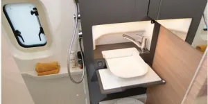 Hobby Maxia Van 680 ET washroom