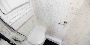 McLaren-Savage-washroom-43925