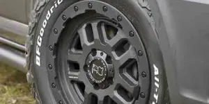 McLaren-Savage-tyre-90470