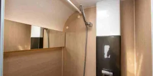 The-mirror-in-the-shower-has-concealed-back-lighting-12495