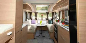 There&rsquo;s-space-for-a-prty-in-the-corridor-by-the-kitchen!-07948