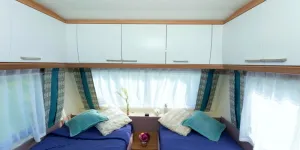 Top-lockers-surround-the-bedroom-14655
