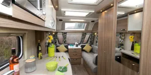 The-mirror-opposite-the-ktichen-creates-the-illusion-of-even-more-space-29502