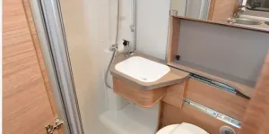 Weinsberg-CaraCompact-600-MEG-Pepper-motorhome-washroom-97003