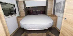 Adria-Sonic-Island-bed-62135
