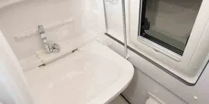 IH-600-CRD-washroom-16552