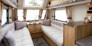 Plenty-of-relaxing-space-here!-06316