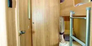 The-wardrobe,-alongside-the-bunks-at-the-rear,-has-86cm-of-hanging-width-03753