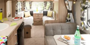 web-An-appealingly-open-plan-layout-78779