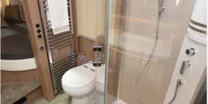 Morelo Empire Liner 93 LO A-class motorhome washroom