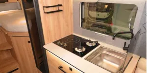 Eura Mobil Xtura 686 EF low-profile motorhome kitchen