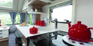 Stark,-white-and-very-practical,-with-a-large-circular-basin2-w800-19217
