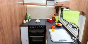 The-kitchen-surface-measures-1-03736