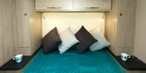 A-cosy-bedroom,-with-reading-spotlights-on-long,-flexible-stalks-30008